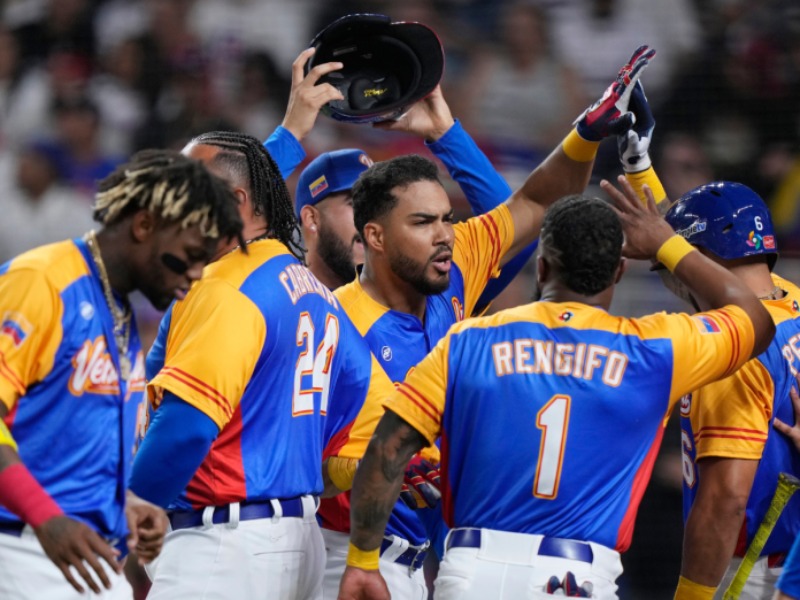 Venezuela venció a Dominicana en el primero del Clásico Mundial