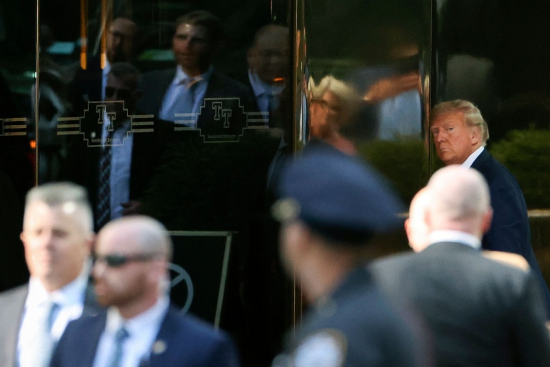 Trump llegó a Nueva York para comparecer ante un tribunal