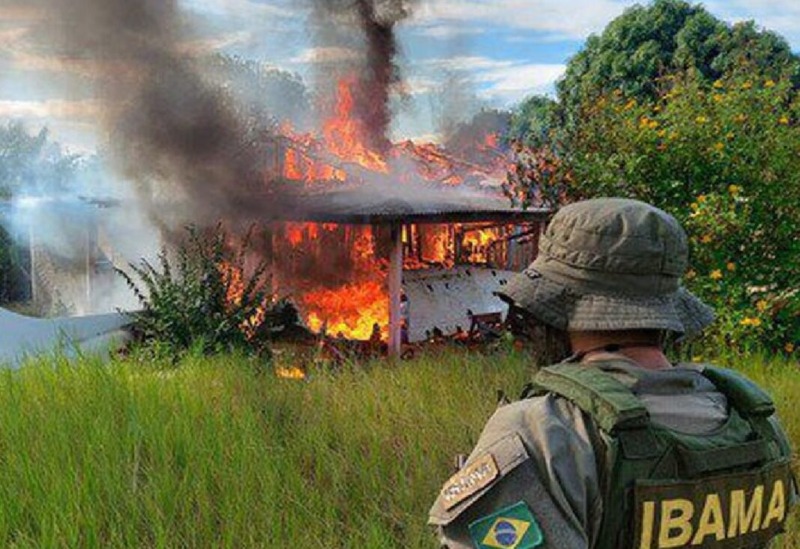 Brasil destruyó avión de minería ilegal en tierra Yanomami