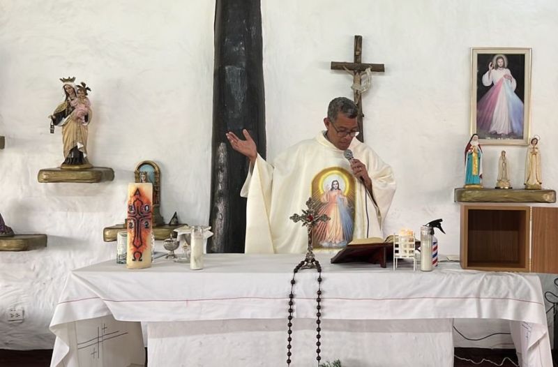 Falso sacerdote bautiza a niños y efectúa bodas en Caracas