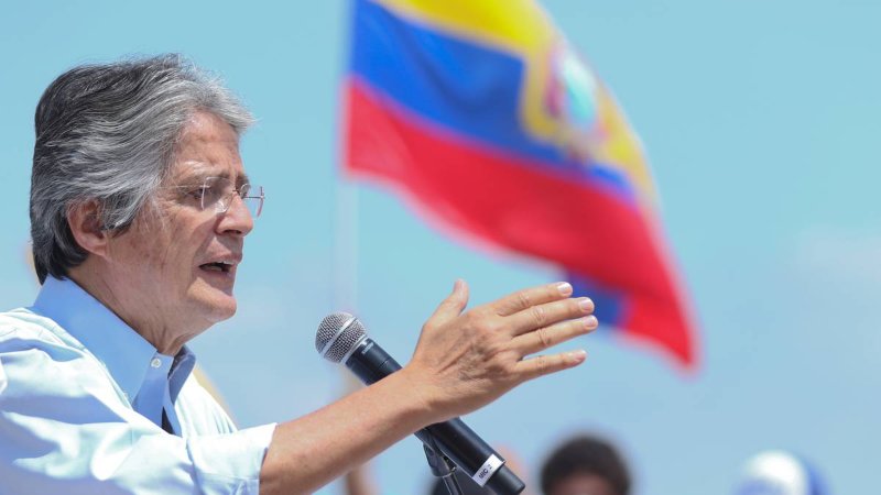 Presidente de Ecuador disolvió la Asamblea Nacional y convoca elecciones