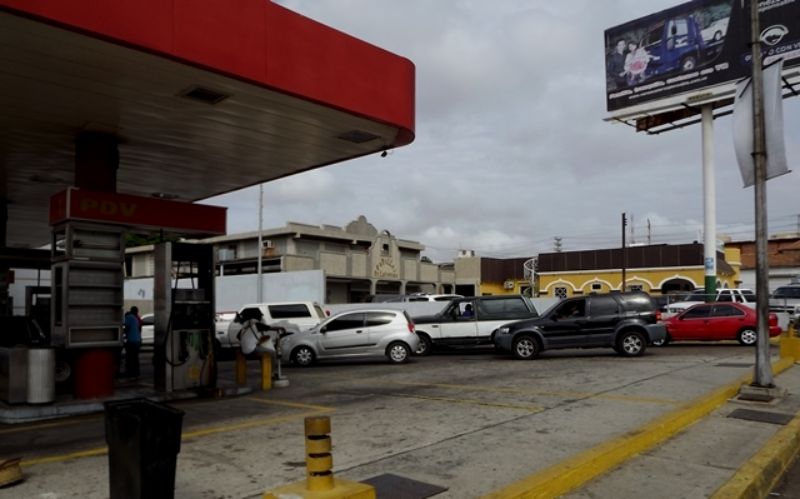 Seis hombres que portaban armas largas intentaron secuestrar al propietario de la estación de servicio La Tropicana de Ciudad Ojeda, estado Zulia.