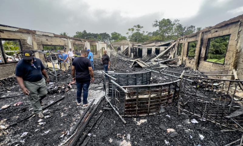 Al menos 20 niñas muertos durante incendio en escuela de Guyana