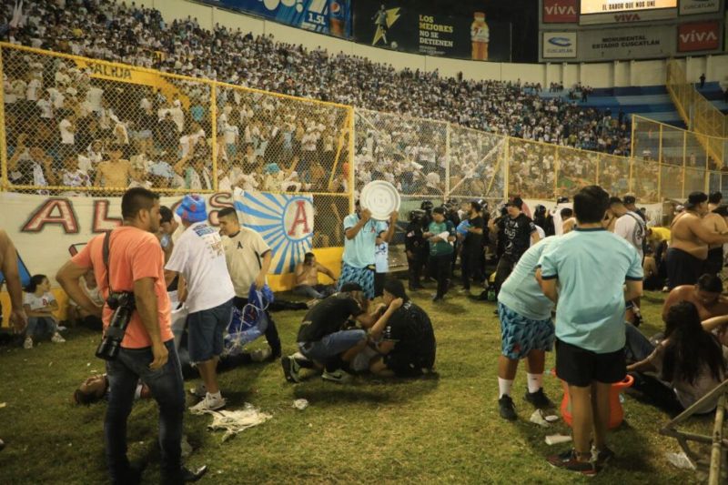 12 muertos en El Salvador por estampida en estadio Cuscatlán