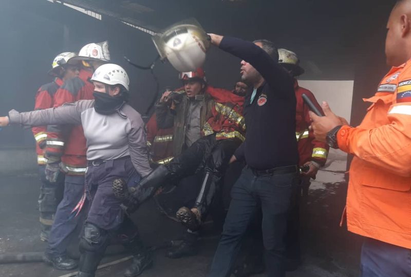 Un bombero herido tras incendio en La Yaguara +VIDEO