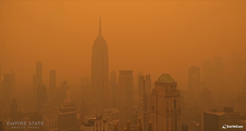 Impactantes imágenes de Nueva York cubierta de humo contaminado