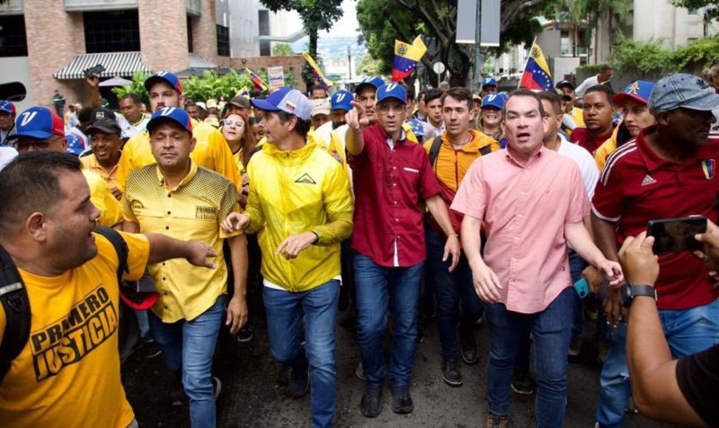 Capriles aunque inhabilitado se inscribió en la Primaria 2023