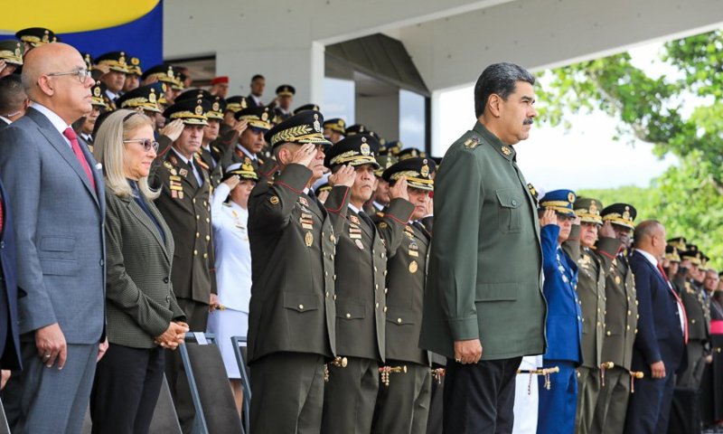 Maduro: "Nadie respeta a los cobardes, traidores y doble cara"