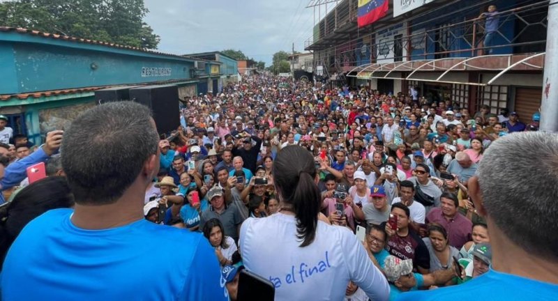 María Corina Machado advirtió este jueves desde Santa Bárbara de Barinas, que el 22 de octubre Nicolás Maduro recibirá la "notificación formal" de lo que le espera en el 2024.
