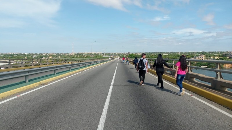 Yukpas cierran puente sobre el Lago de Maracaibo por segundo día consecutivo