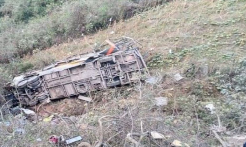 Diez fallecidos dejó accidente de autobús en Perú