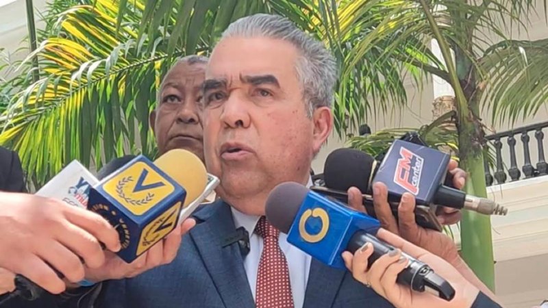 Diputado Martínez pide diálogo a Maduro para solucionar problemas de los venezolanos