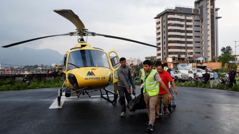 Helicóptero se estrelló cerca del Everest: una familia mexicana murió