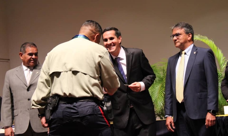 Concejo Municipal condecoró a funcionarios de la Policía de Baruta