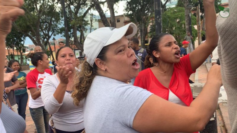 Militantes del PSUV intentaron agredir a María Corina Machado en Petare +VIDEO