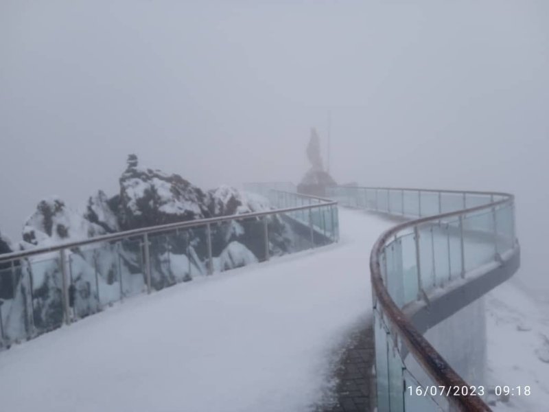En fotos: El Pico Espejo amaneció cubierto de nieve