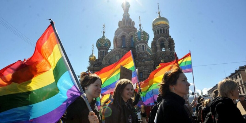 Rusia anuló primer matrimonio del mismo sexo al prohibir el cambio de género