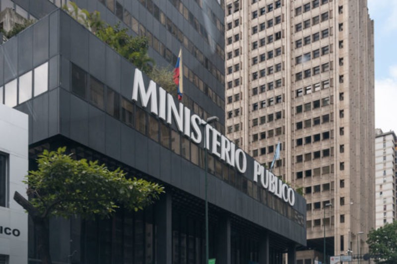 Investigarán a clínicas que se "niegan" a recibir pacientes con pólizas Por su parte, usuarios de «X» contaron sus diversas experiencias en centros de salud privado, así como también escribieron sobre la responsabilidad de algunos seguros que «no cubren los gastos del asegurado».