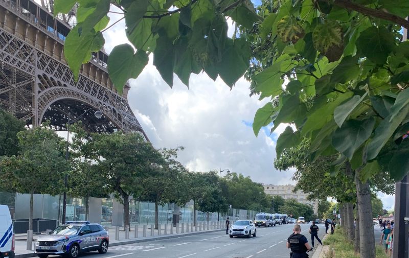 Desalojan la Torre Eiffel por alerta de bomba