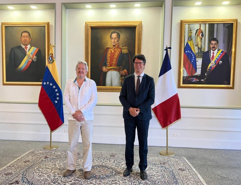El nuevo embajador de la República de Francia para Venezuela, Emmanuel Pineda, arribó este viernes al Aeropuerto Internacional «Simón Bolívar» de Maiquetía.