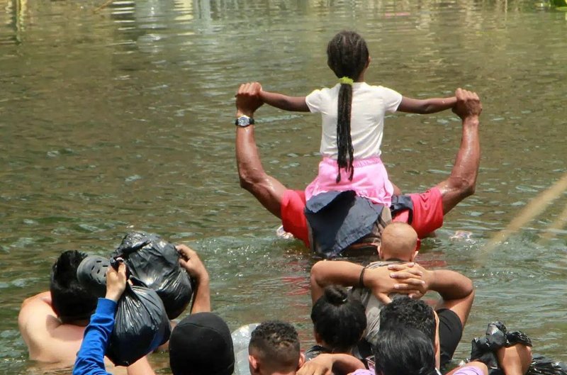 Dos venezolanas y sus bebés fueron rescatadas en el río Bravo