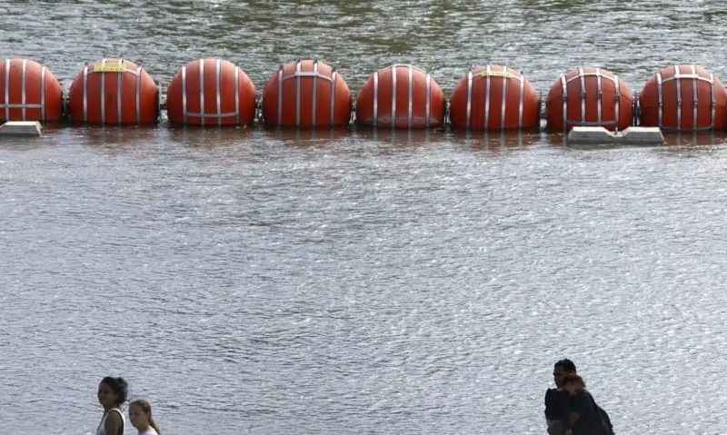 Juez federal ordenó a Texas retirar boyas del río Bravo