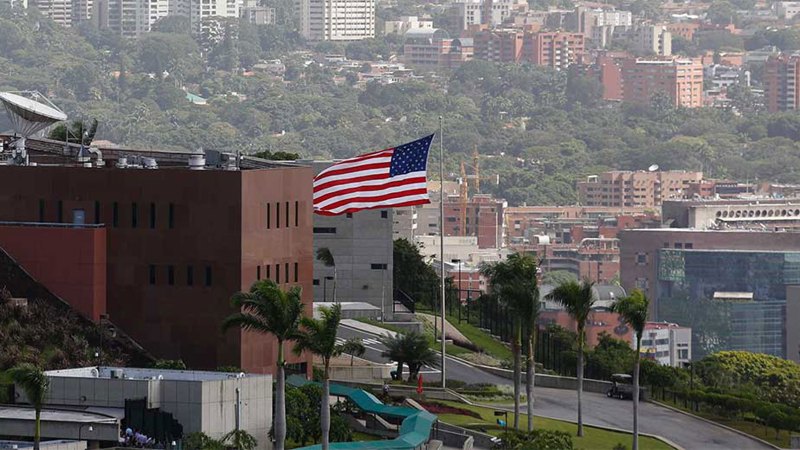 EEUU ve “lejos” una reapertura de su embajada en Venezuela
