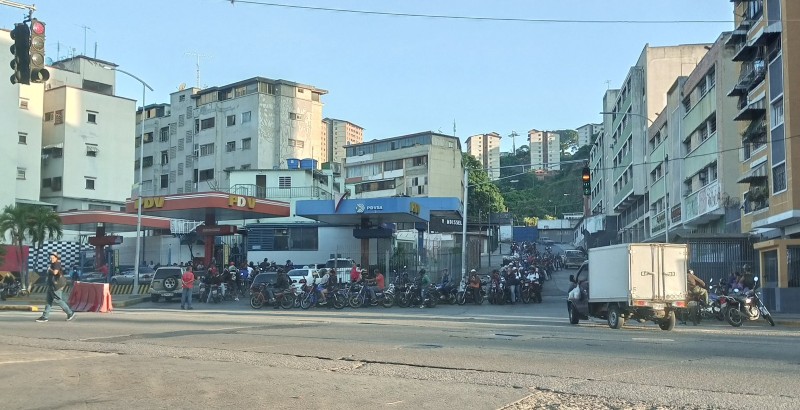 Recrudece racionamiento de gasolina en Caracas: así están las colas +VIDEO