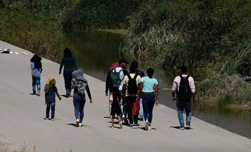 Casi 700 migrantes murieron entre EEUU y México en 2022