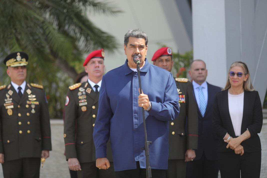 Maduro regresó al país tras gira de diez días por Argelia, China y Cuba