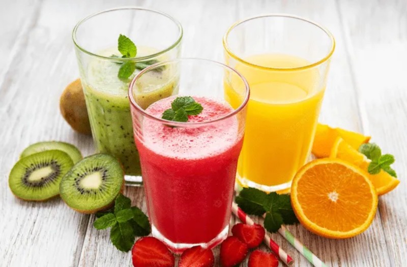 Tomar jugo de frutas diariamente reduciría presión arterial