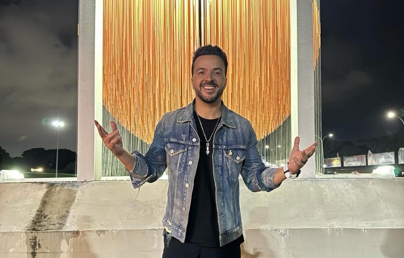 Luis Fonsi posó junto a La Esfera de Soto: dará conciertos en Caracas y Valencia