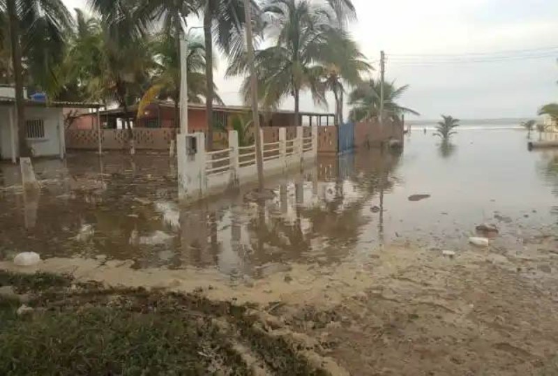 Mar de fondo causa zozobra en pueblos pesqueros El Hatillo y La Cerca