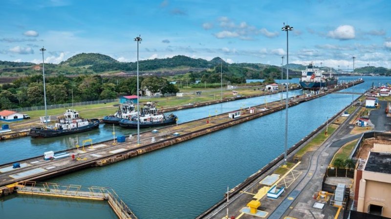 Canal de Panamá redujo tránsito diario de buques