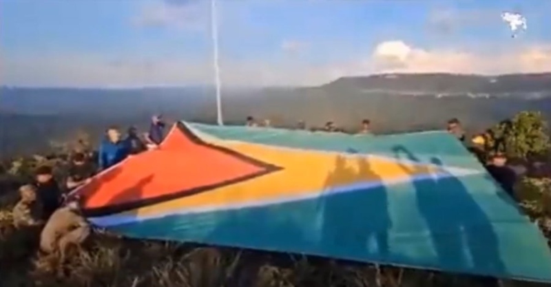 Presidente de Guyana izó su bandera en territorio del Esequibo