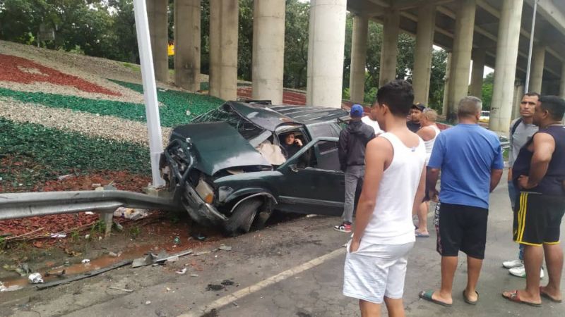 Cinco heridos dejó fuerte accidente en la Valle - Coche +VIDEO