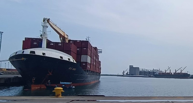 Comerciantes en crisis por falla en empresa de envíos marítimos