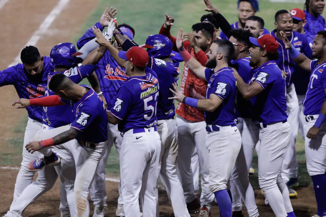 ¡Tiburones de La Guaira campeón tras 38 años de sequía!