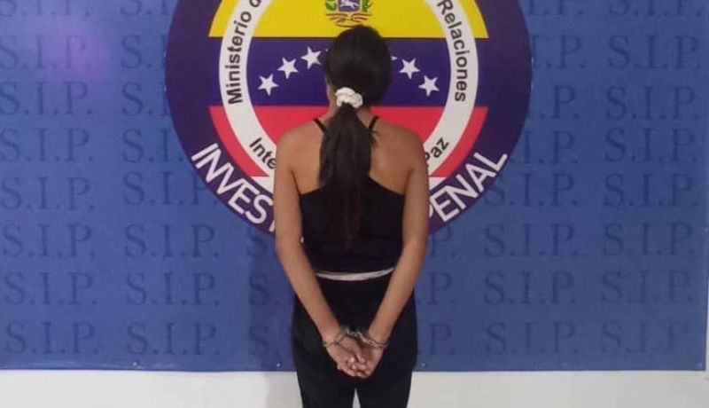 Detenida mujer del video viral de pelea sobre un techo en Caracas