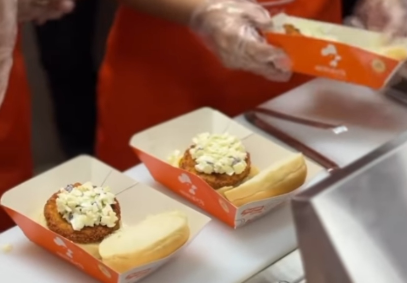Hamburguesa de pollo de Arturo’s fue presentada en Caracas +VIDEO