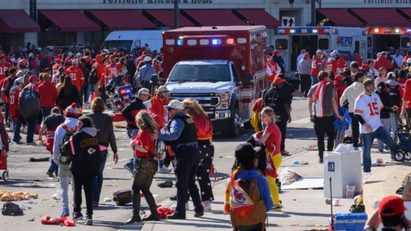 Un muerto y más de 20 heridos por tiroteo a celebración de Kansas City Chiefs