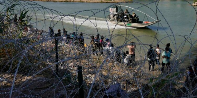 Corte Suprema de EEUU autoriza detener y expulsar a migrantes en Texas