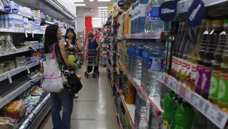Proponen un día sin IVA para incentivar las compras en Venezuela