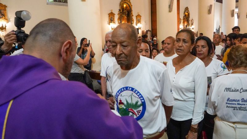 Palmeros de Chacao reciben bendición para buscar la palma bendita