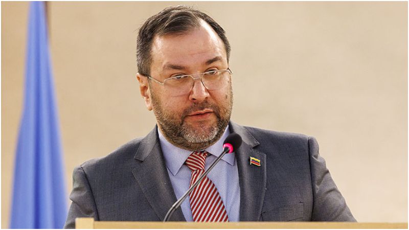 Canciller venezolano acusa a Colombia de "grosera injerencia"