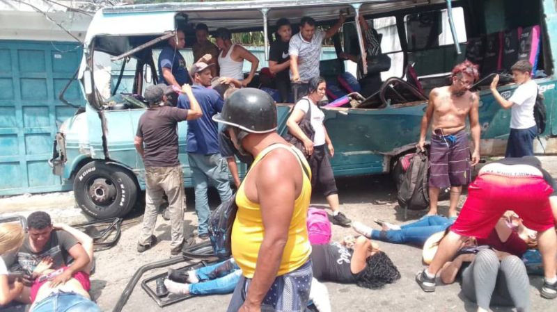 Al menos 12 lesionados dejó un accidente en la Caracas-La Guaira