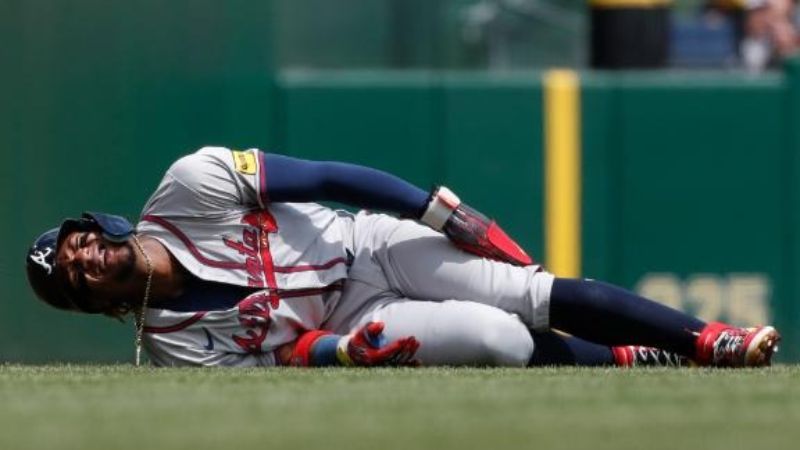 Ronald Acuña Jr. fuera de la temporada tras desgarrarse la rodilla