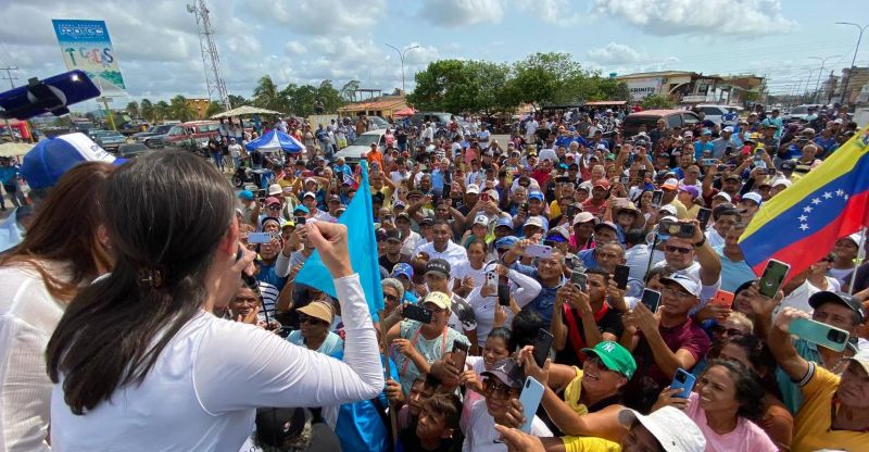 María Corina en Falcón: "Estoy orando por ti" +VIDEO