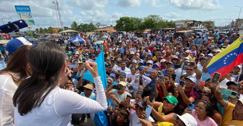 María Corina en Falcón: "Estoy orando por ti" +VIDEO