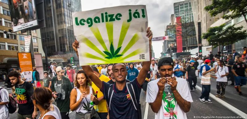 Miles de brasileños piden legalización de la marihuana
